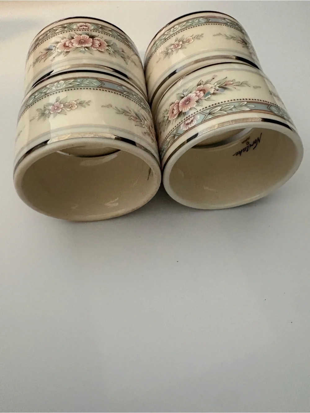Set of 4 noritake napkin rings - Picture 2 of 3